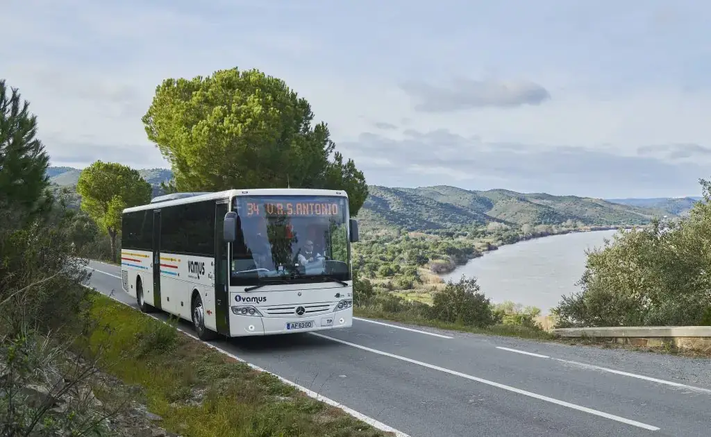 Subida do preço dos combustíveis aumenta procura por transportes públicos no Algarve