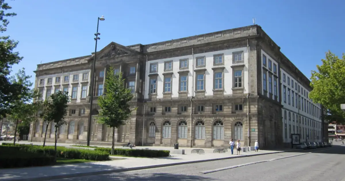 Universidade do Porto quer mais jovens licenciados na região para ‘empurrar’ eco... 18 fev. 2026, 13:12