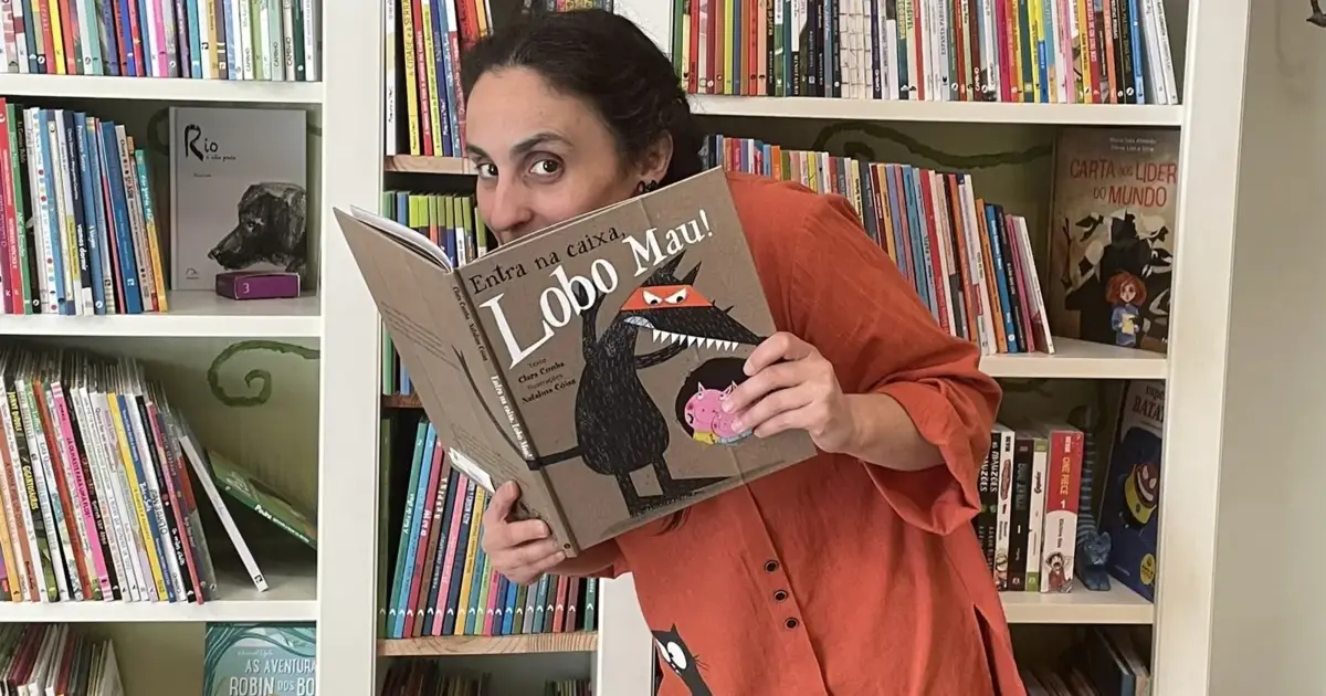 Começou com uma história e nunca mais parou: a livreira que cria leitores há 20 anos