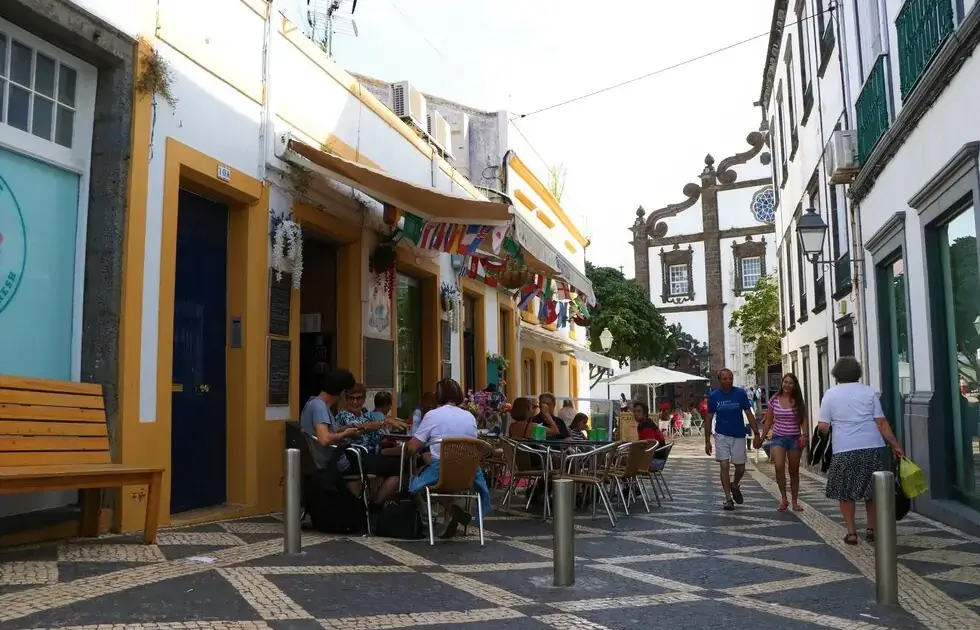 Ponta Delgada e Câmara do Comércio reforçam estratégia para valorizar centro histórico