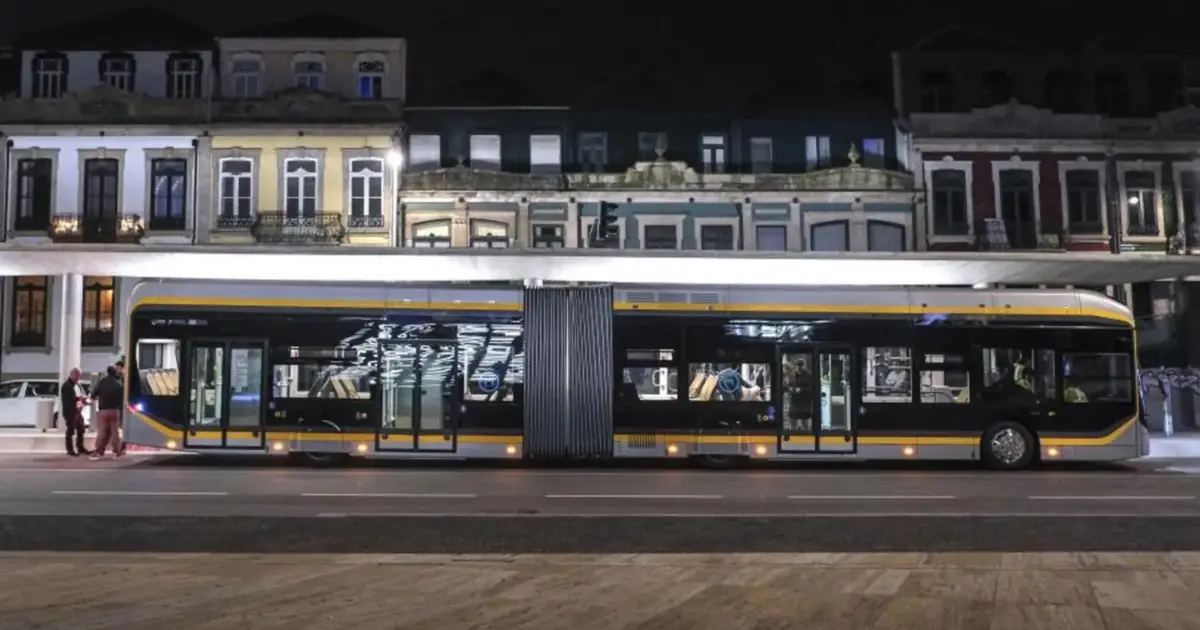 Metrobus liga Casa da Música à Praça do Império a partir de 28 de fevereiro 20 fev. 2026, 14:02
