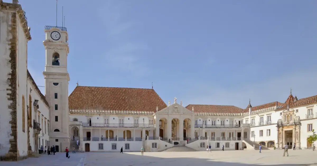 Estudantes afastam Chega da Universidade de Coimbra por colisão com estatutos da AAC