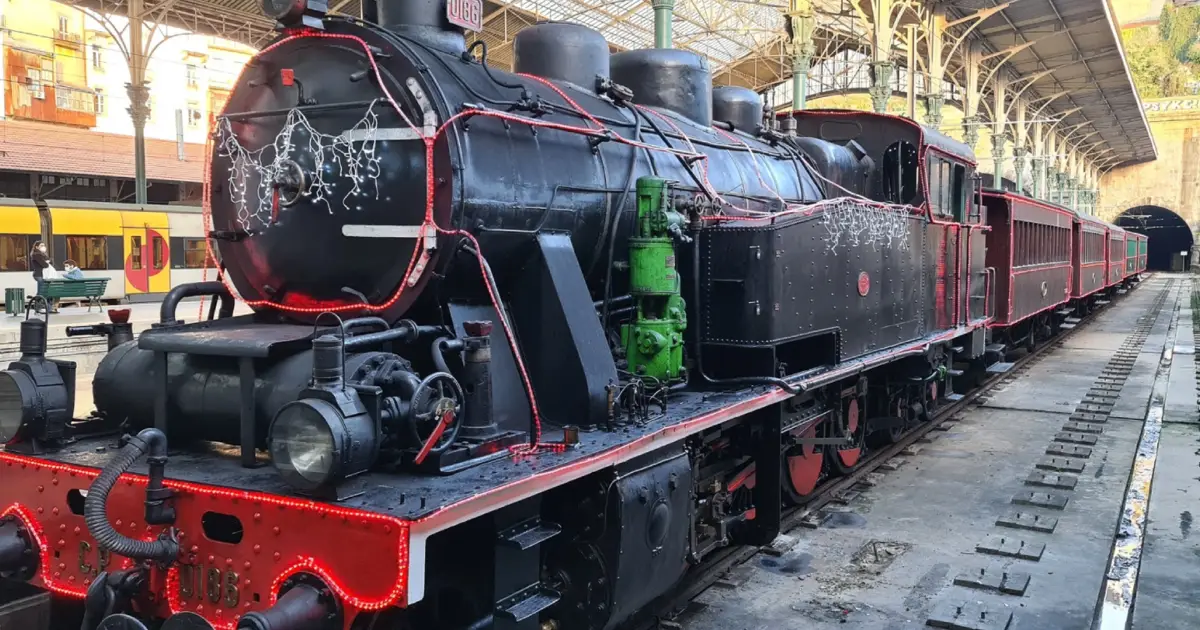 Comboio Histórico de Natal a Vapor leva magia festiva às viagens entre Porto e Ermesinde