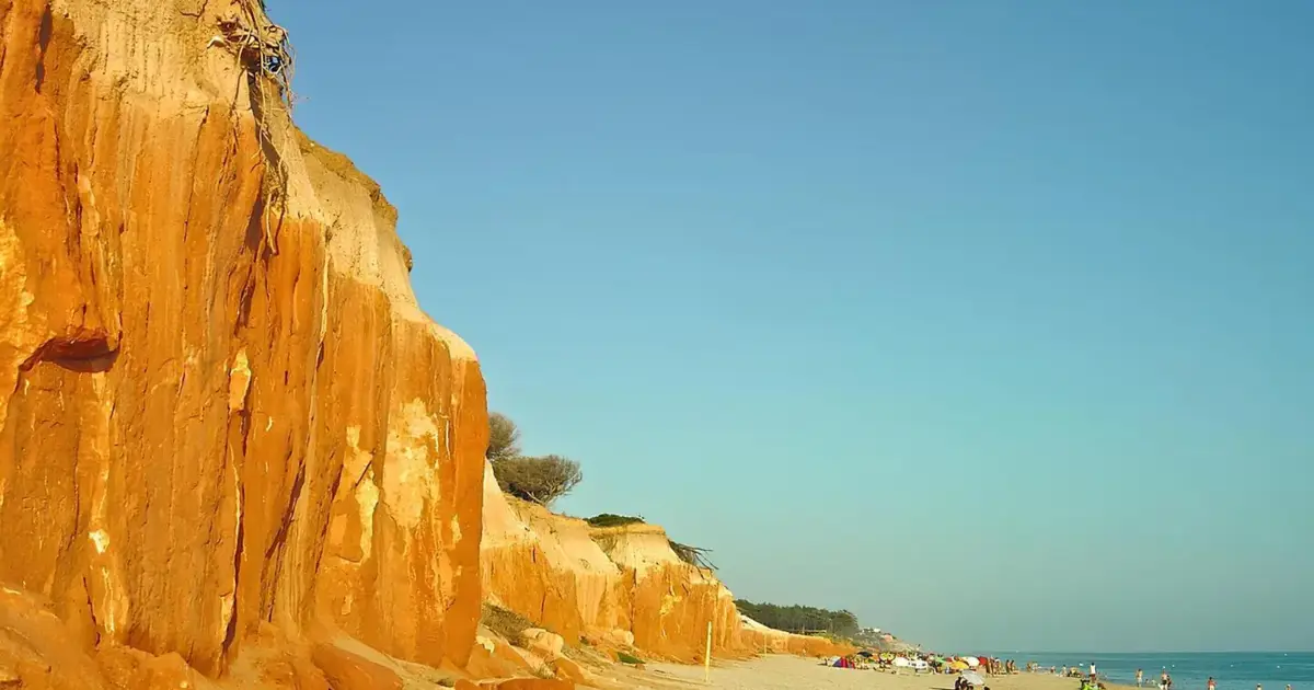 Reforço de areias nas praias de Loulé deve ficar concluído antes da época balnear