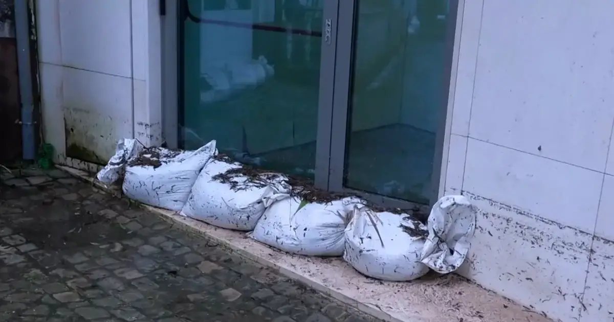 Subida do rio coloca Coruche em alerta com pavilhão preparado para acolhimento