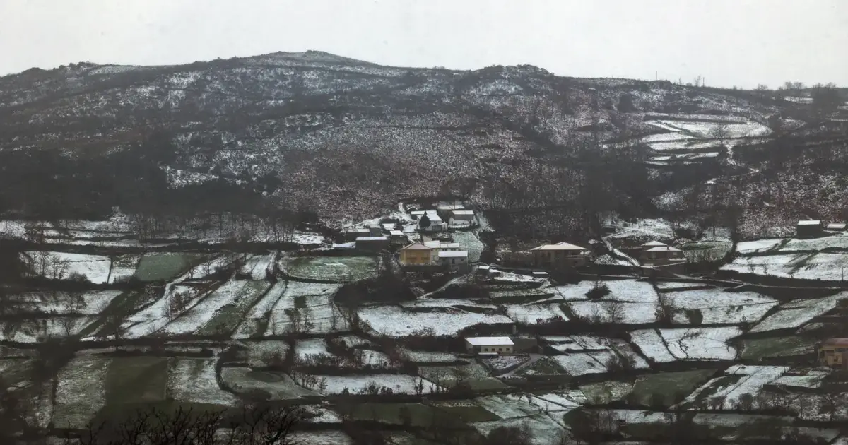 Várias escolas fechadas devido à queda intensa de neve