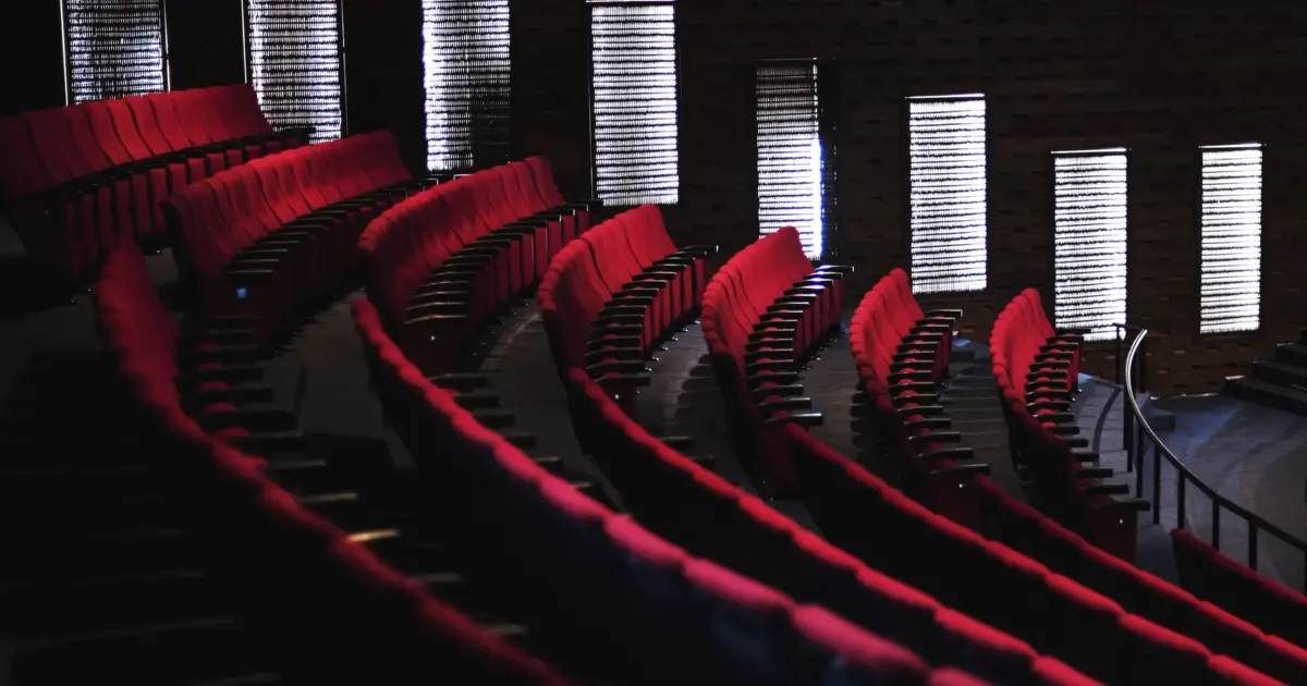 Digressões e acolhimentos na agenda do Teatro da Rainha em fevereiro