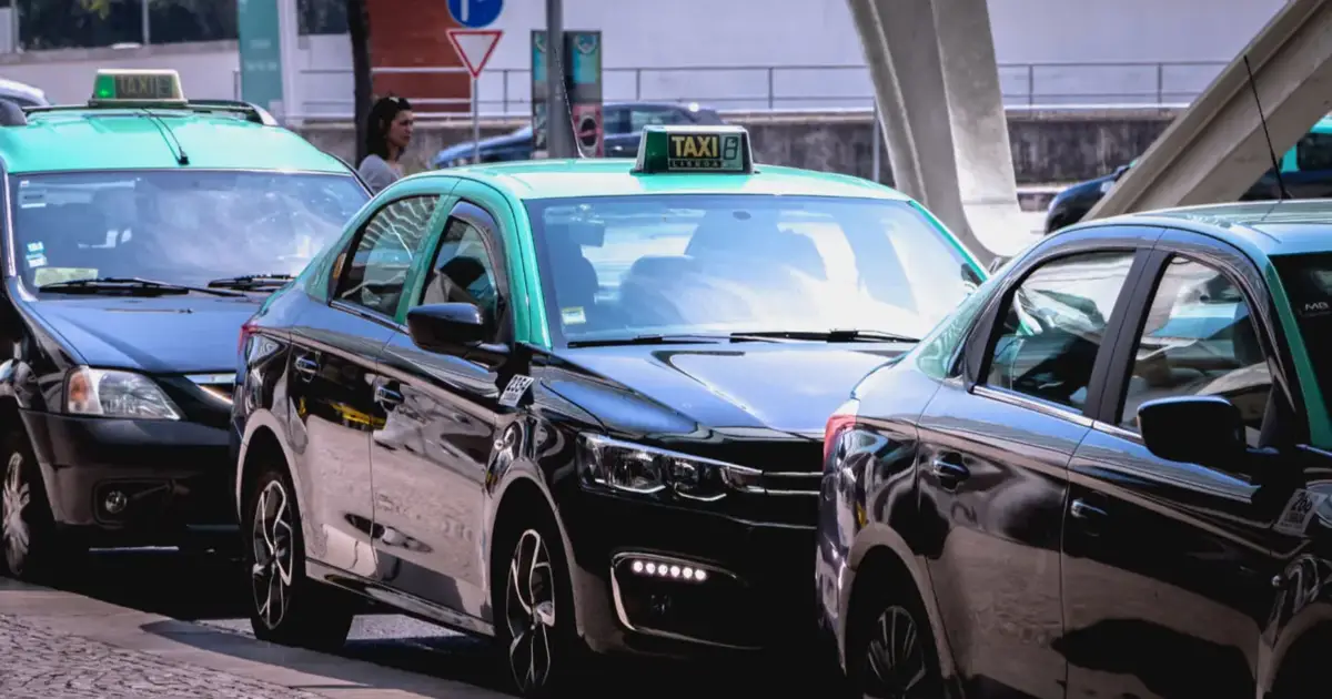 Taxistas criticam apoios do Governo sobre subida dos combustíveis e alertam para risco no setor