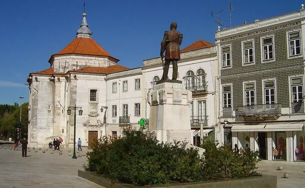 Evento junta mais de mil desenhos para ajudar associação em Santarém