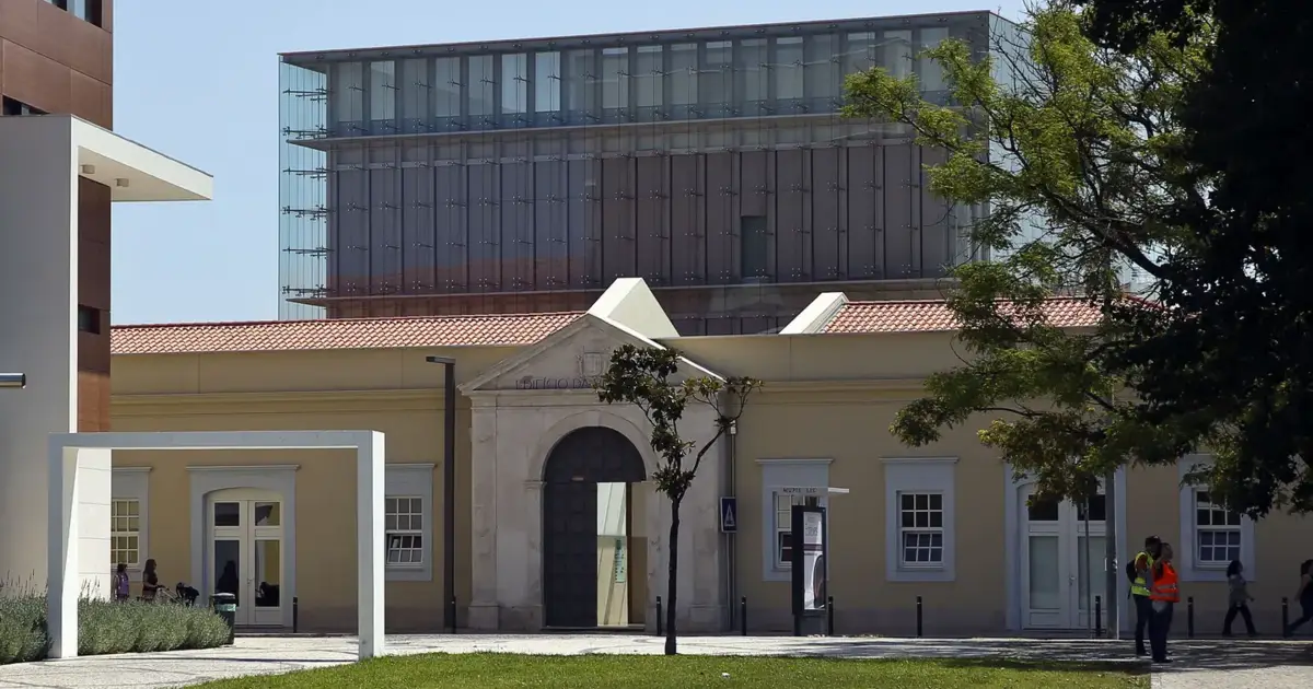 Ciclo cultural “À margem” junta música, dança e artes visuais na Marinha Grande 12 mai. 2026, 09:29
