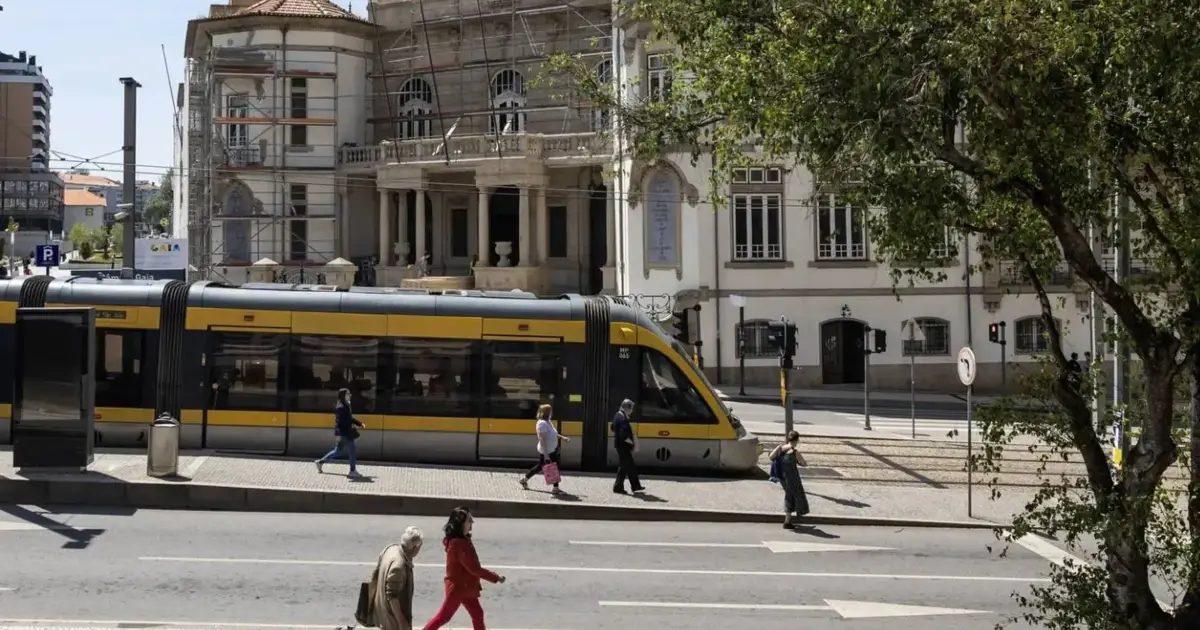 Entre a “prisão” do carro a um metro que custou milhões, Gaia tem uma mão cheia ... 21 mar. 2026, 17:35