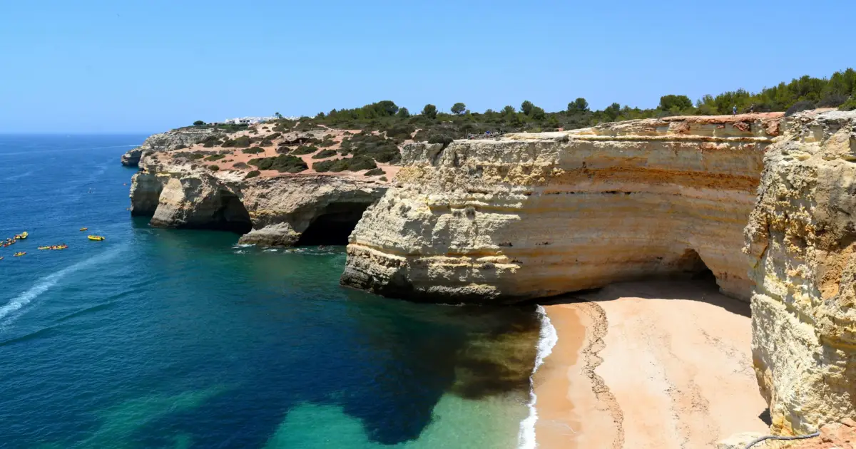 Tempestades agravam erosão costeira no Algarve e expõem arribas a risco