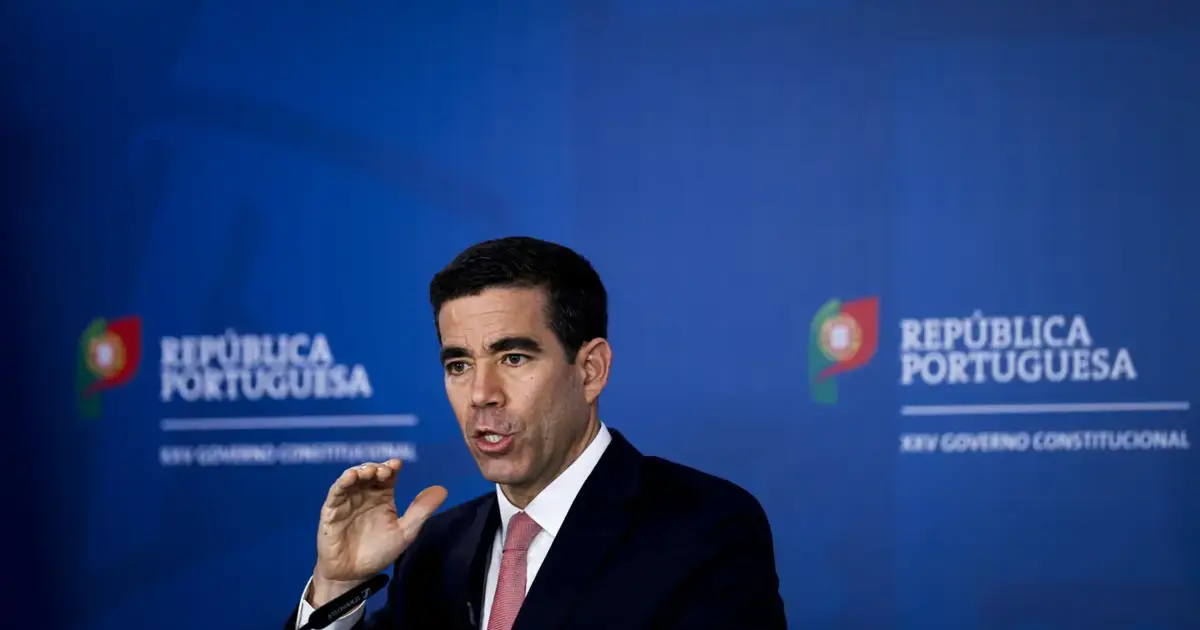 Leitão Amaro avisa que “não há dinheiro para tudo” e pede que parlamento respeite limites