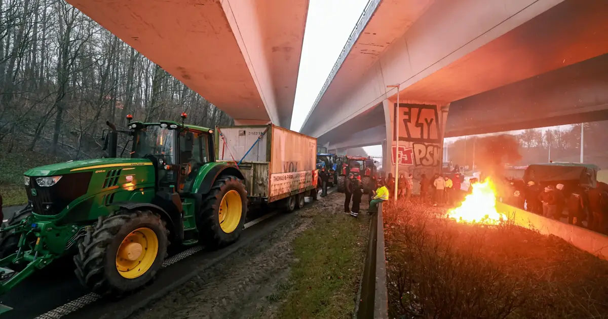 França: agricultores continuam protesto contra Mercosul e bloqueiam estradas nas fronteiras com Bélgica e Espanha